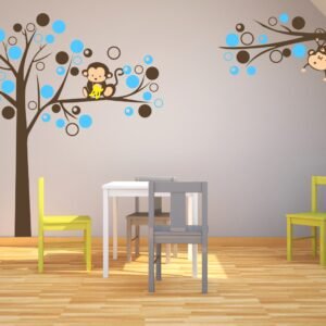 Traviesos en el árbol